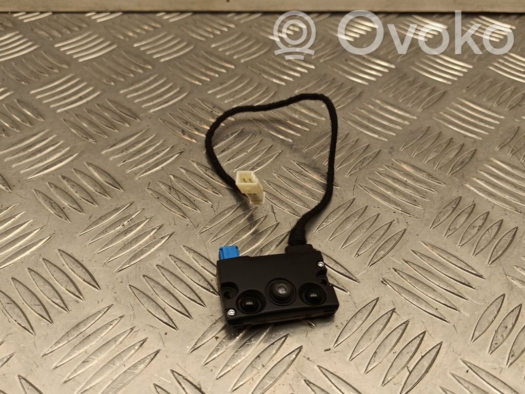Tesla Model Y Windshield/windscreen camera 