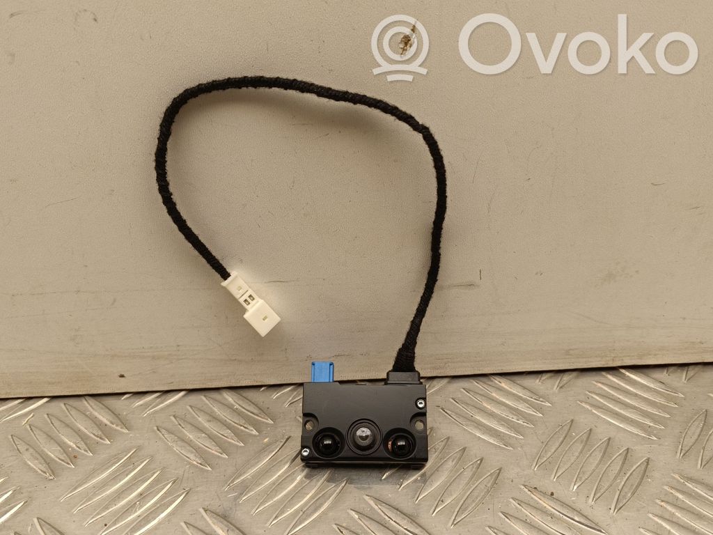 Tesla Model Y Windshield/windscreen camera 