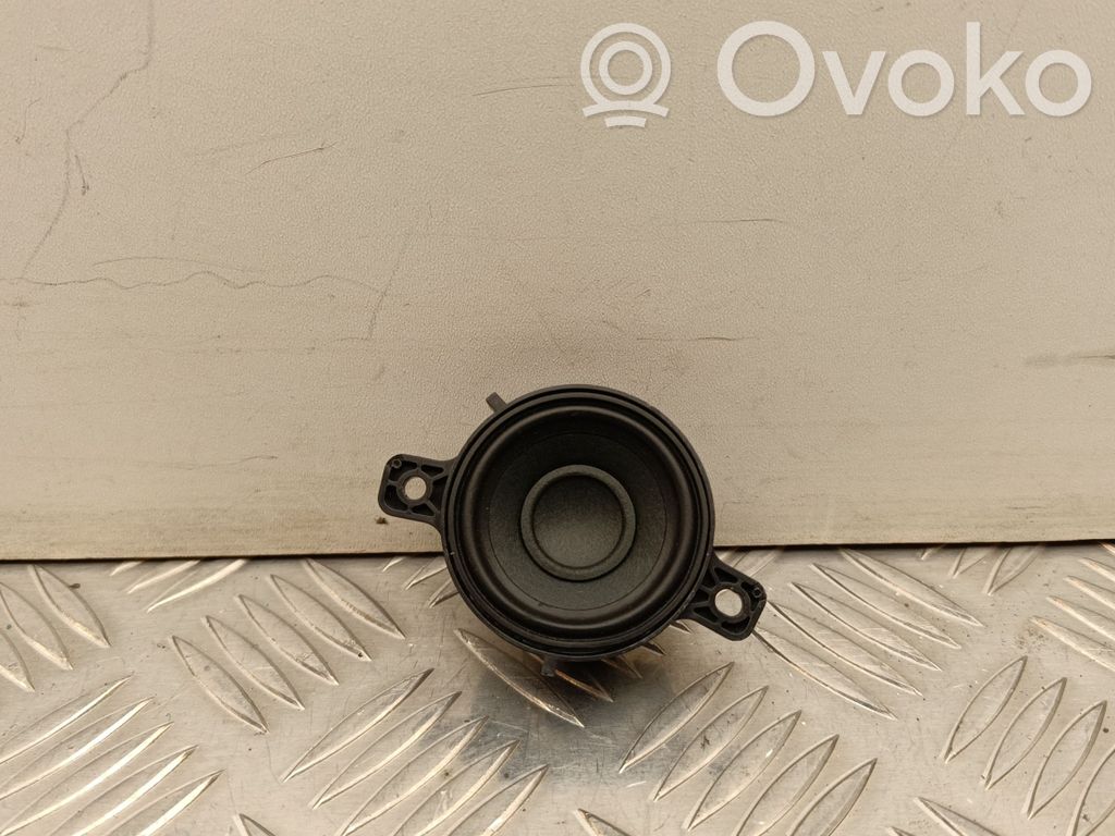 Tesla Model Y Altavoz de alta frecuencia en la puerta delantera 