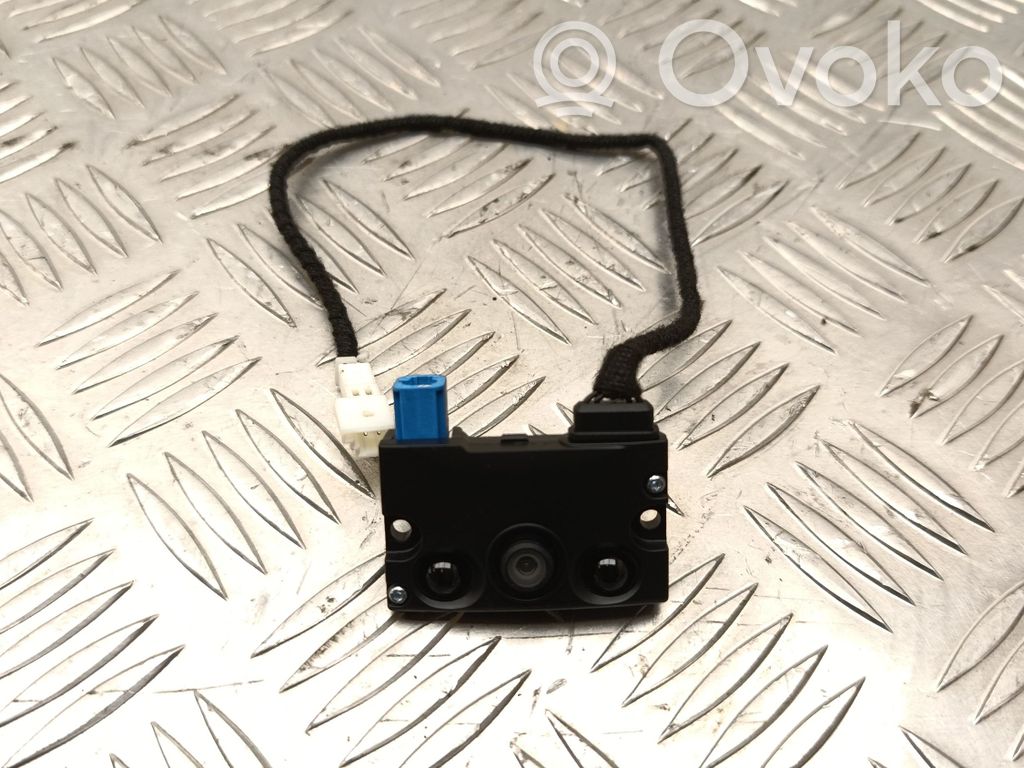 Tesla Model Y Windshield/windscreen camera 