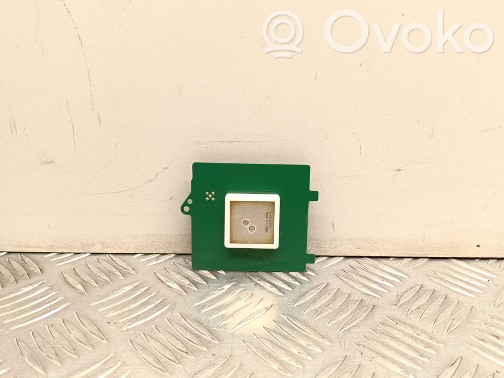 Tesla Model Y Antenos stiprintuvas 