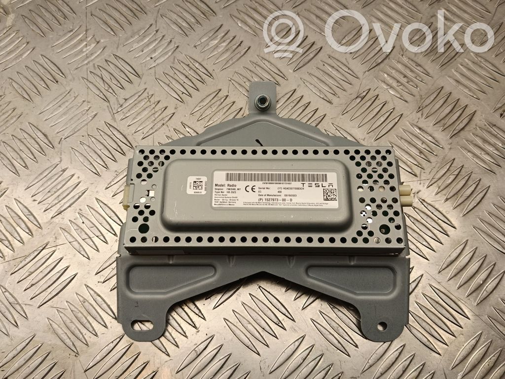 Tesla Model Y Aerial antenna amplifier 