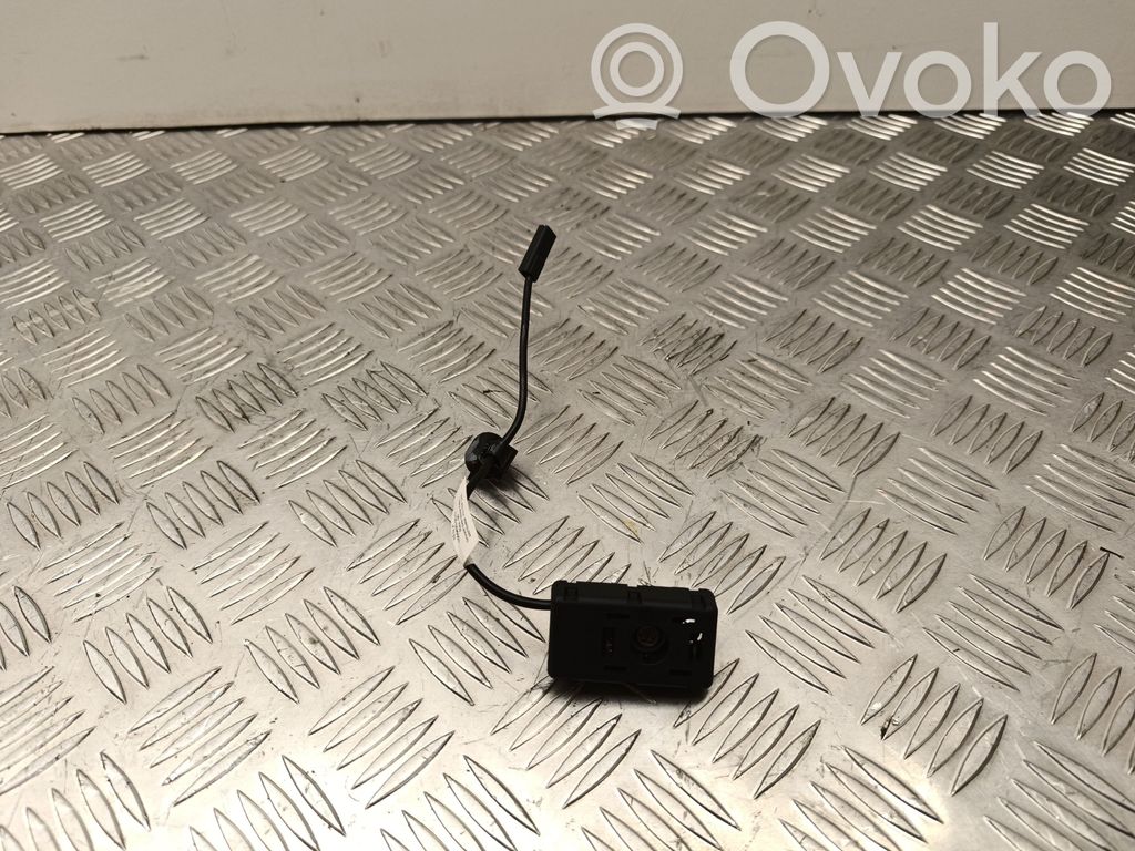 Tesla Model Y Amplificador de antena aérea 