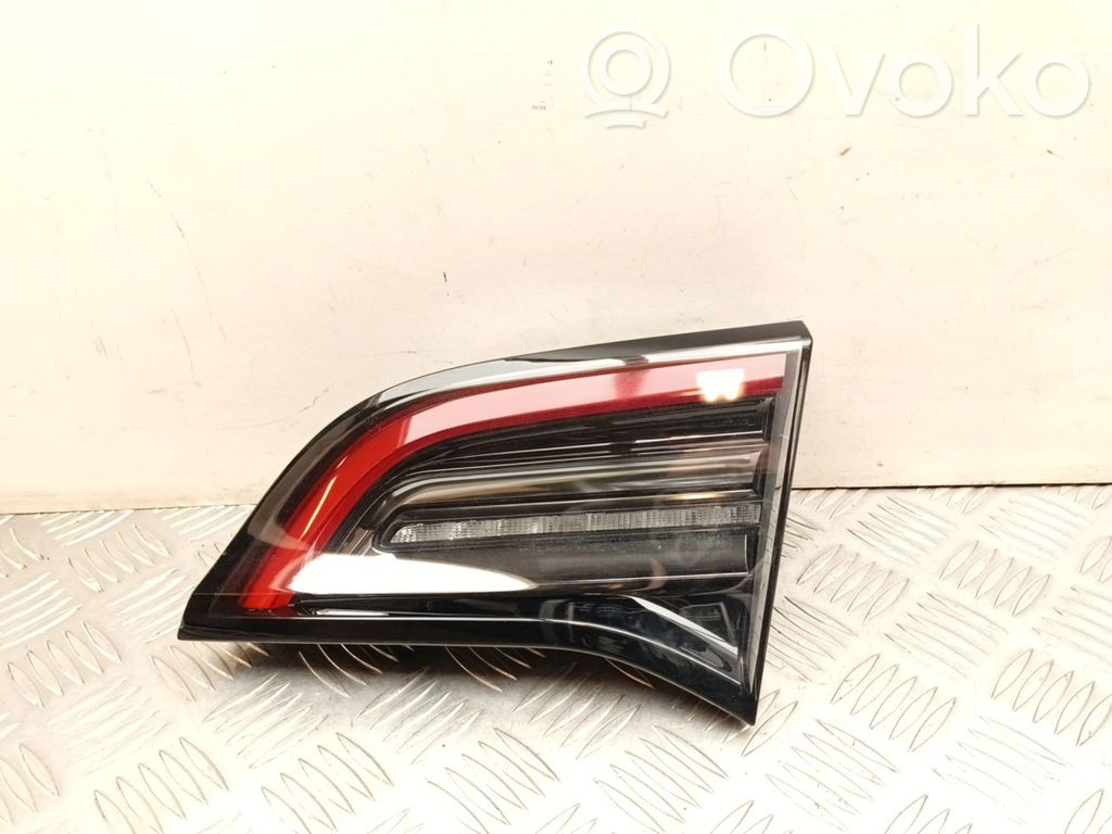 Tesla Model Y Tailgate rear/tail lights 