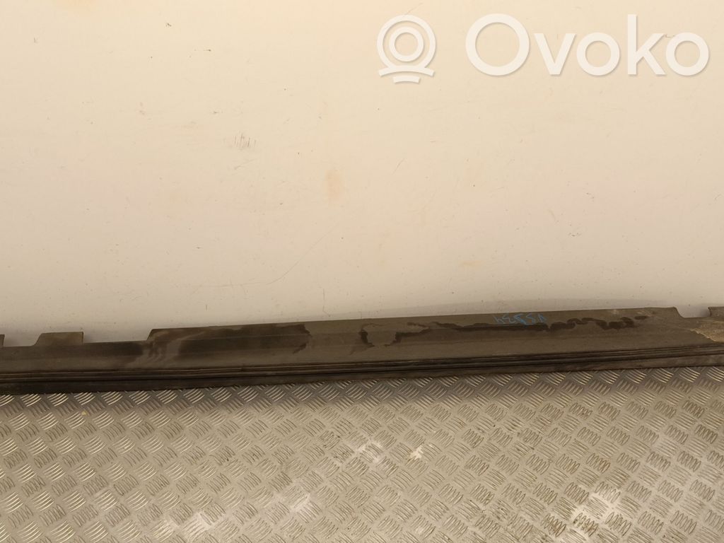 Volvo XC40 Sivuhelman etulista 