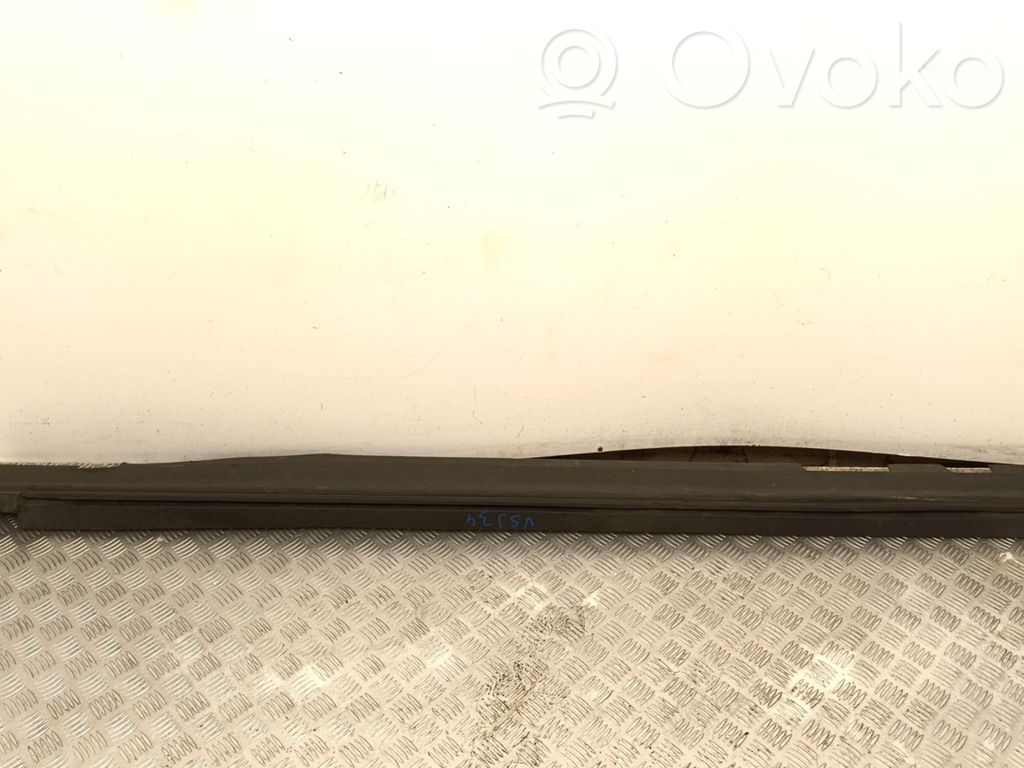 Volvo XC40 Moldura del faldón delantero lateral 