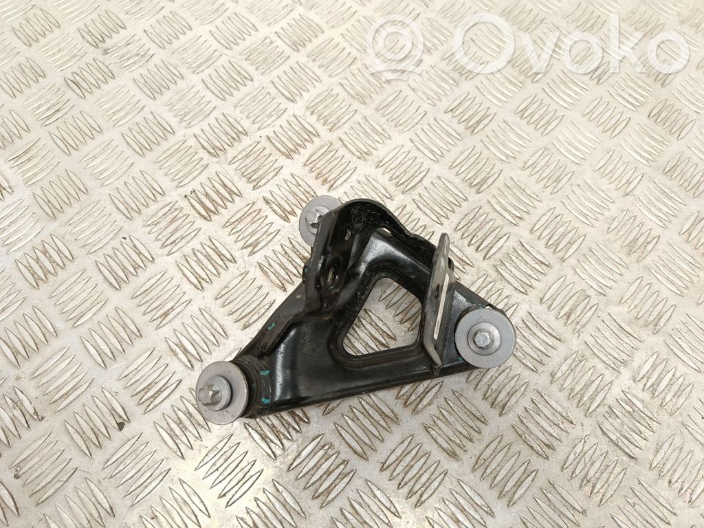 Engine mounting bracket   111023300C