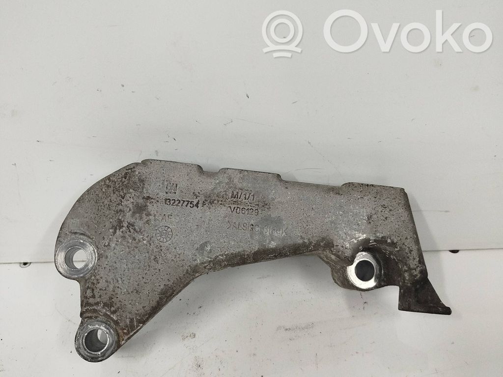 Engine mounting bracket   13227754