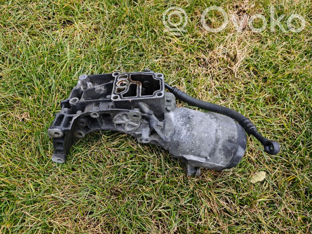 BMW 5 E60 E61 Öljynsuodattimen kannake 