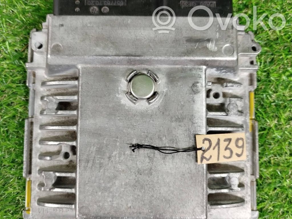 Volkswagen Golf VI Engine control unit/module 