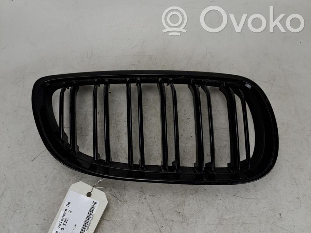 BMW 3 E92 E93 Grotelės viršutinės 