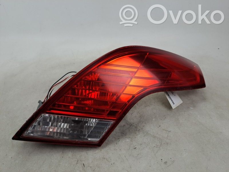 Ford Focus Aizmugurējais lukturis pārsegā 