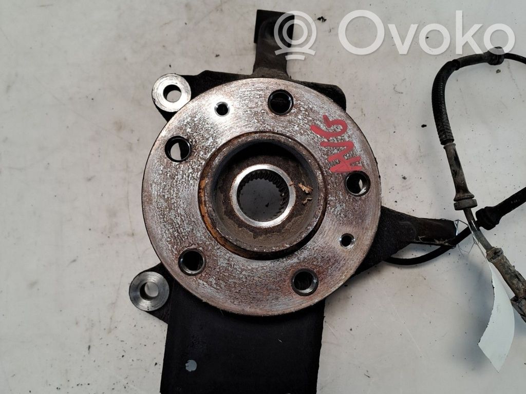 Opel Vivaro Zwrotnica koła przedniego 