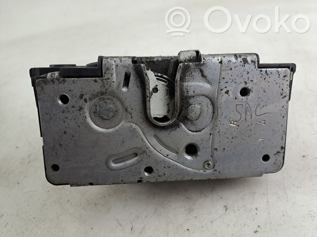 Opel Corsa E Priekšpusē slēdzene 