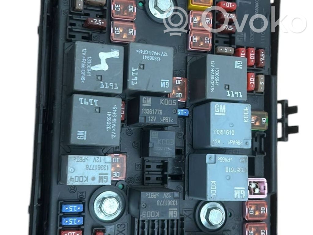Opel Astra J Sulakemoduuli 
