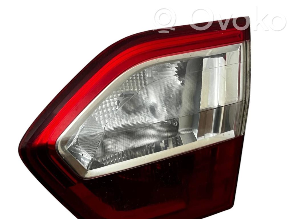 Renault Fluence Aizmugurējais lukturis virsbūvē 