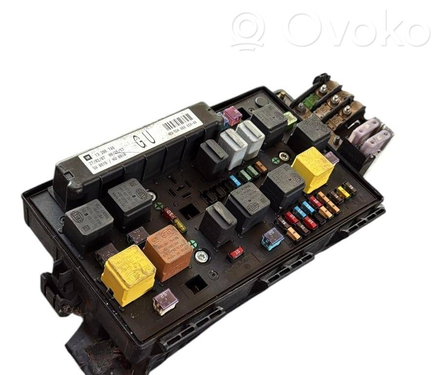 Opel Astra H Módulo de fusible 