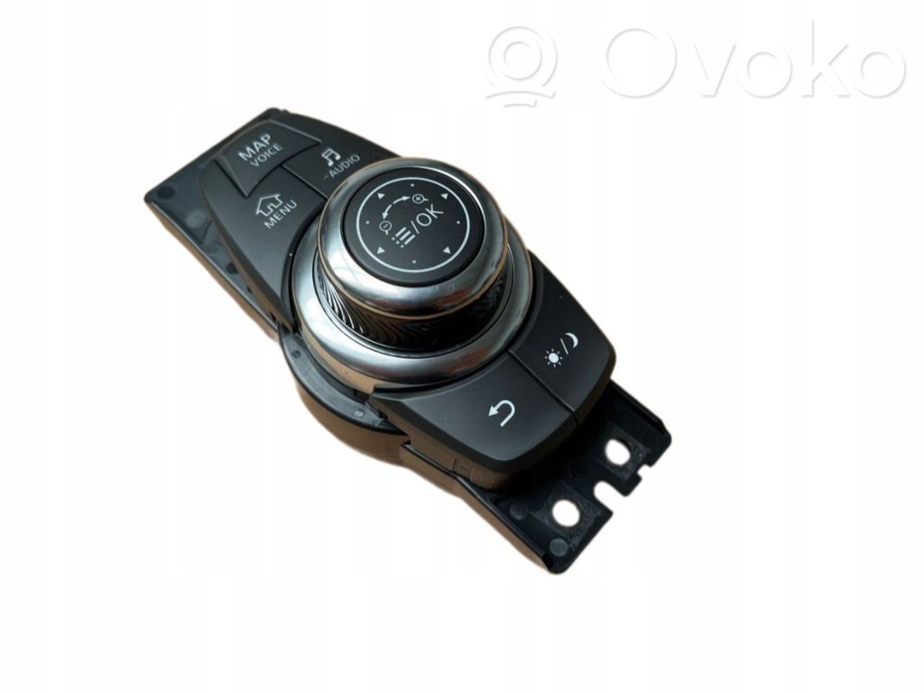 Infiniti Q30 Unidad central de control multimedia 