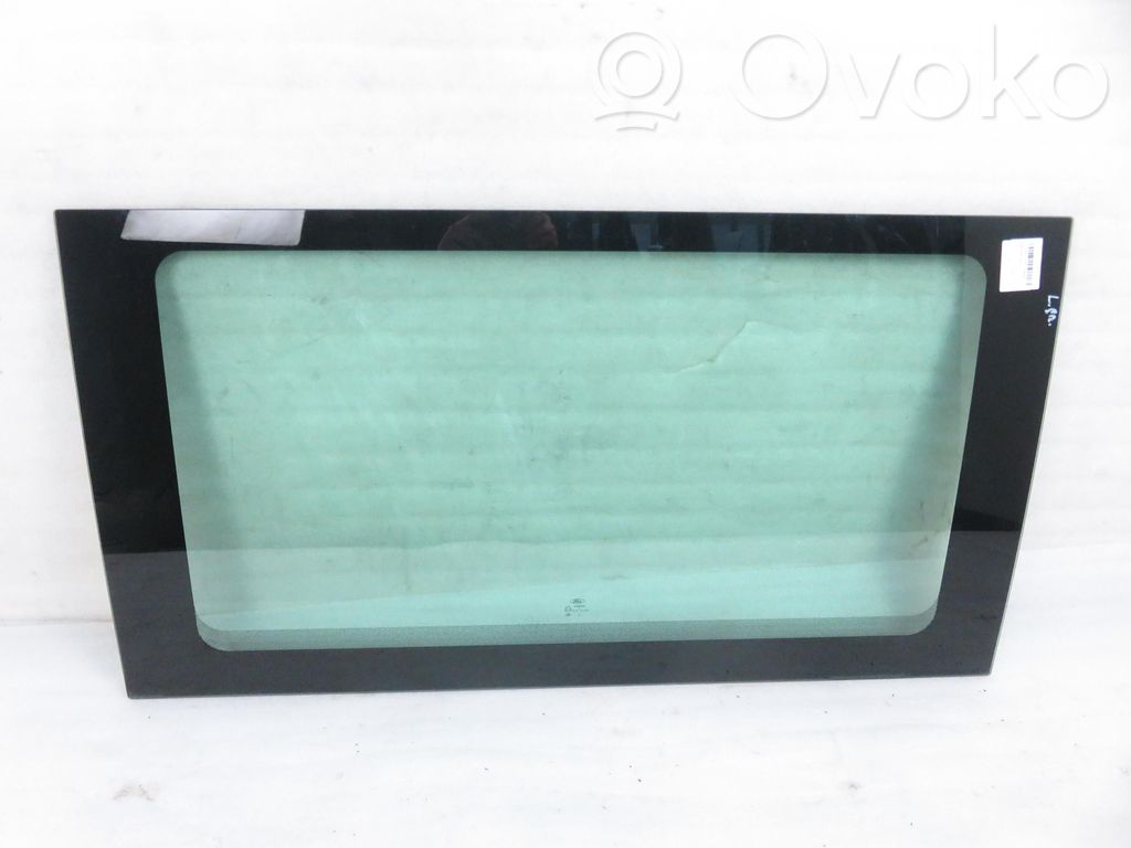Side middle window/glass