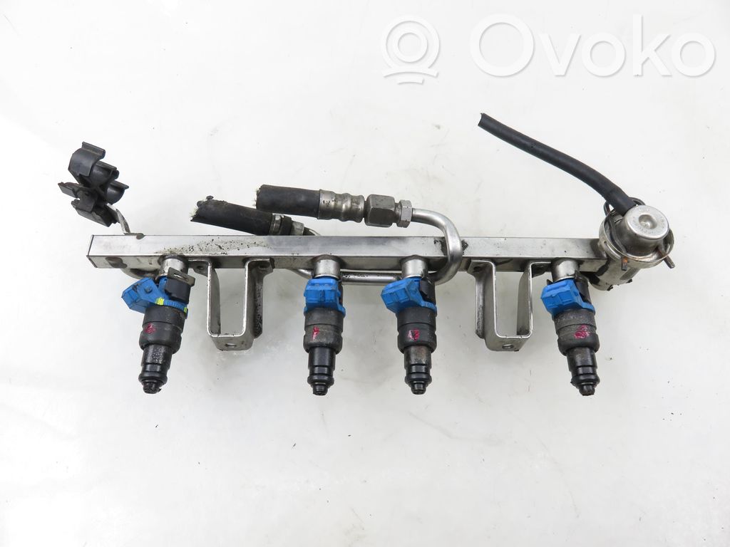 Audi A4 S4 B5 8D Polttoainepääputki 