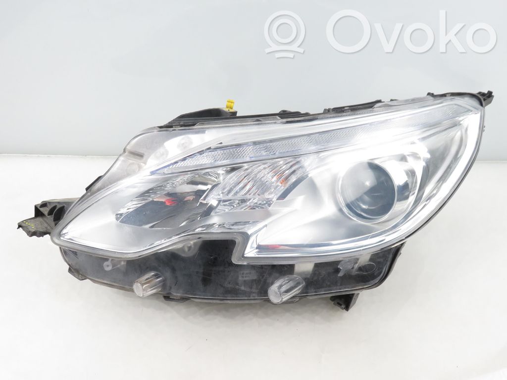 Peugeot 2008 I Lampa przednia 