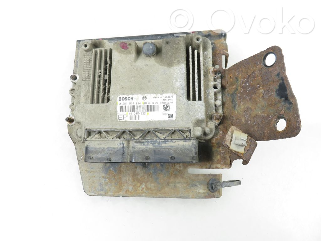 Opel Zafira B Engine control unit/module 