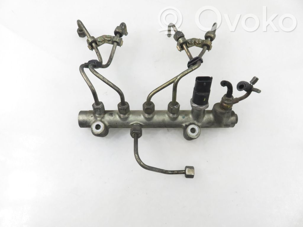 Opel Astra H Tuyau de conduite principale de carburant