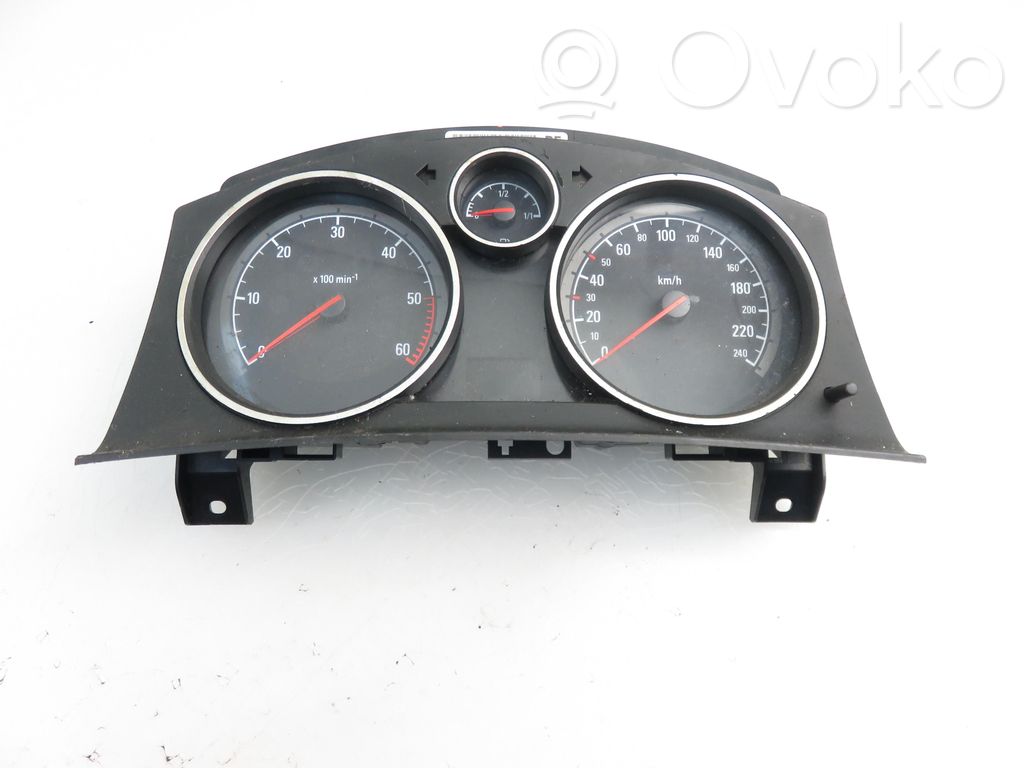 Opel Astra H Geschwindigkeitsmesser Cockpit