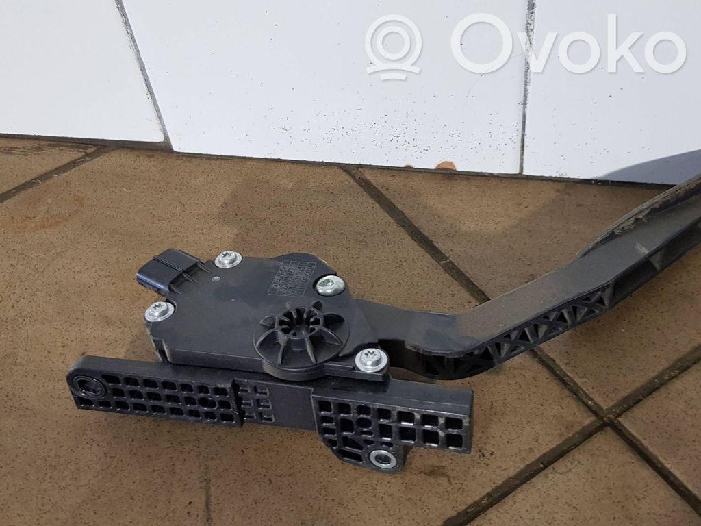 Isuzu D-Max Accelerator throttle pedal 