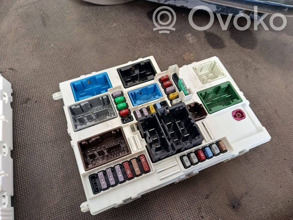 Opel Astra L Set scatola dei fusibili 