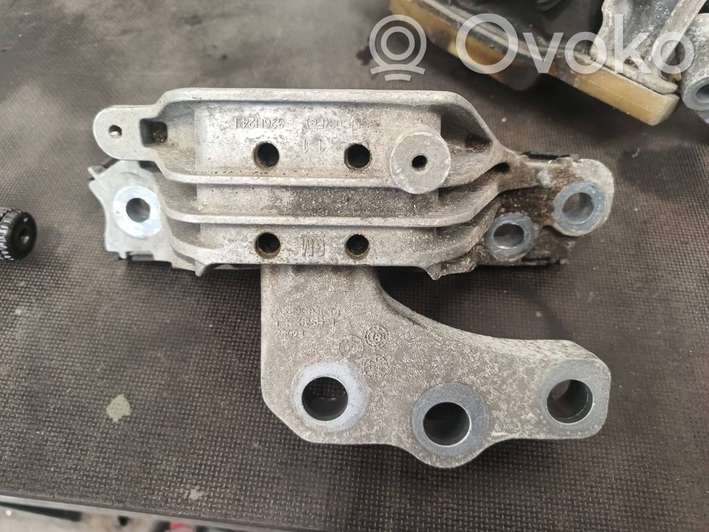 Opel Astra K Gearbox mounting bracket 