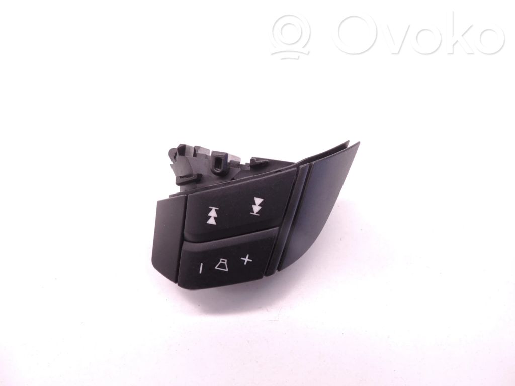 Volvo XC90 Steering wheel buttons/switches 