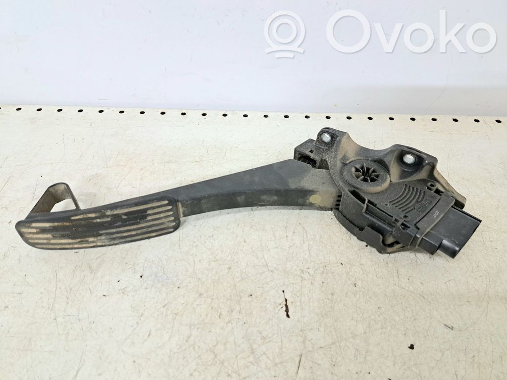 Volvo V70 Akceleratoriaus pedalas 