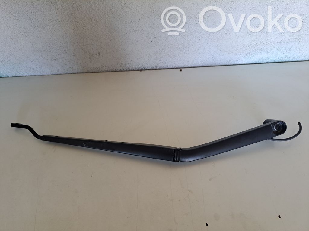 Chevrolet Corvette C7 Front wiper blade arm 