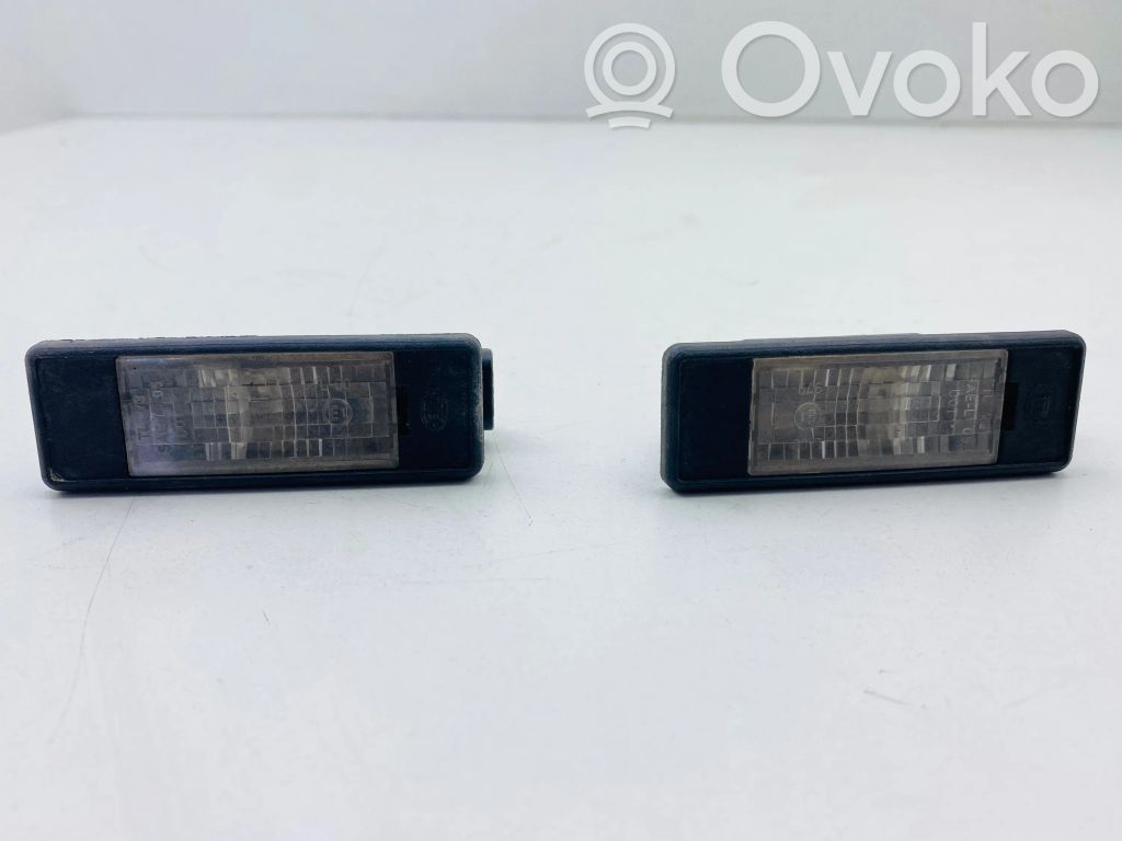 Éclairage de plaque d'immatriculation   2KA008224,2KA00822410