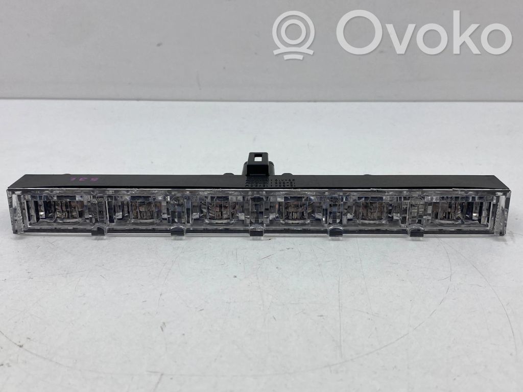 Toyota Auris E180 Trzecie światło stop 