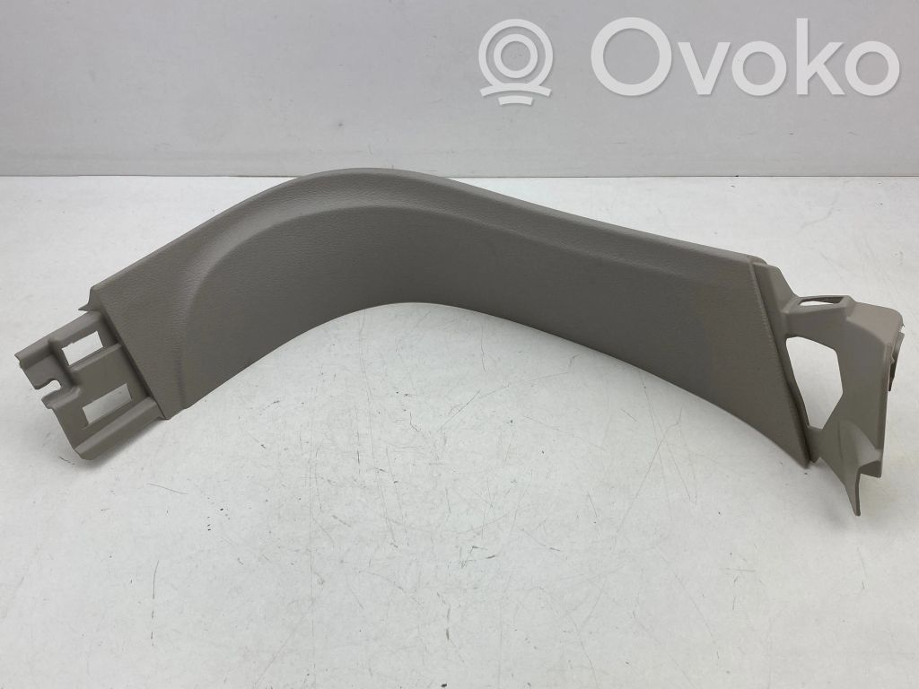 Chrysler Pacifica Tailgate trim 