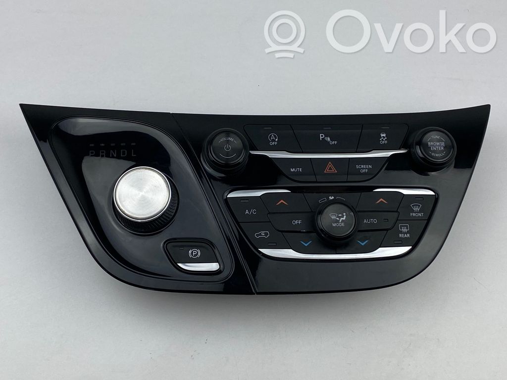 Chrysler Pacifica Climate control unit 