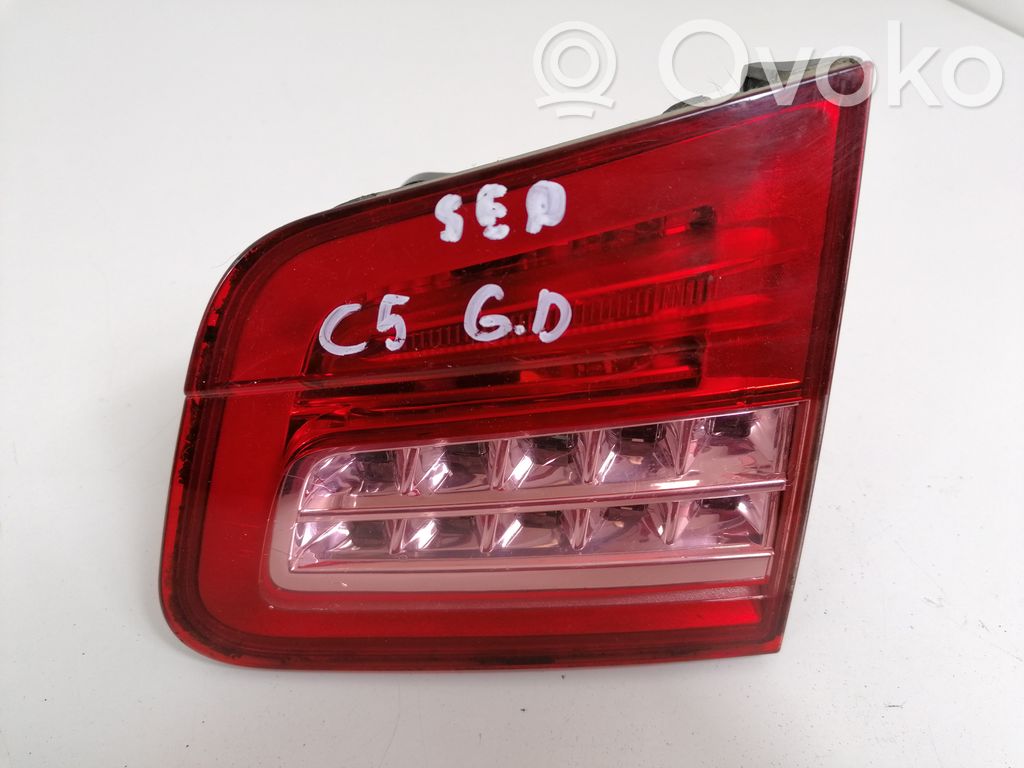 Citroen C5 Galinis žibintas dangtyje 