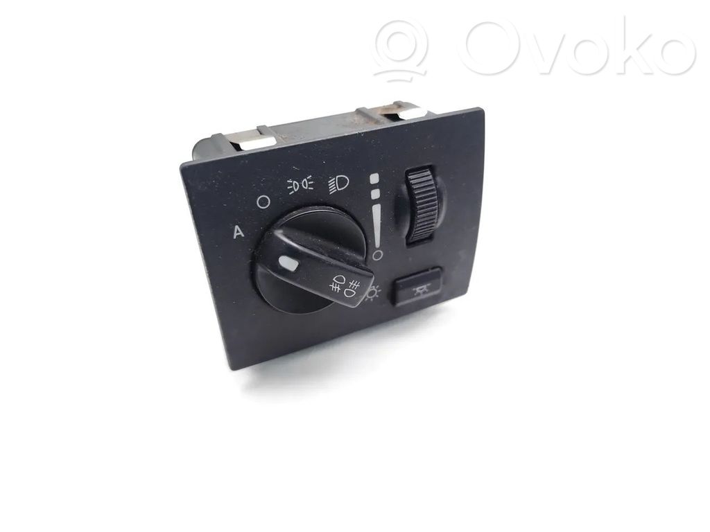 Light switch   P68059246AA