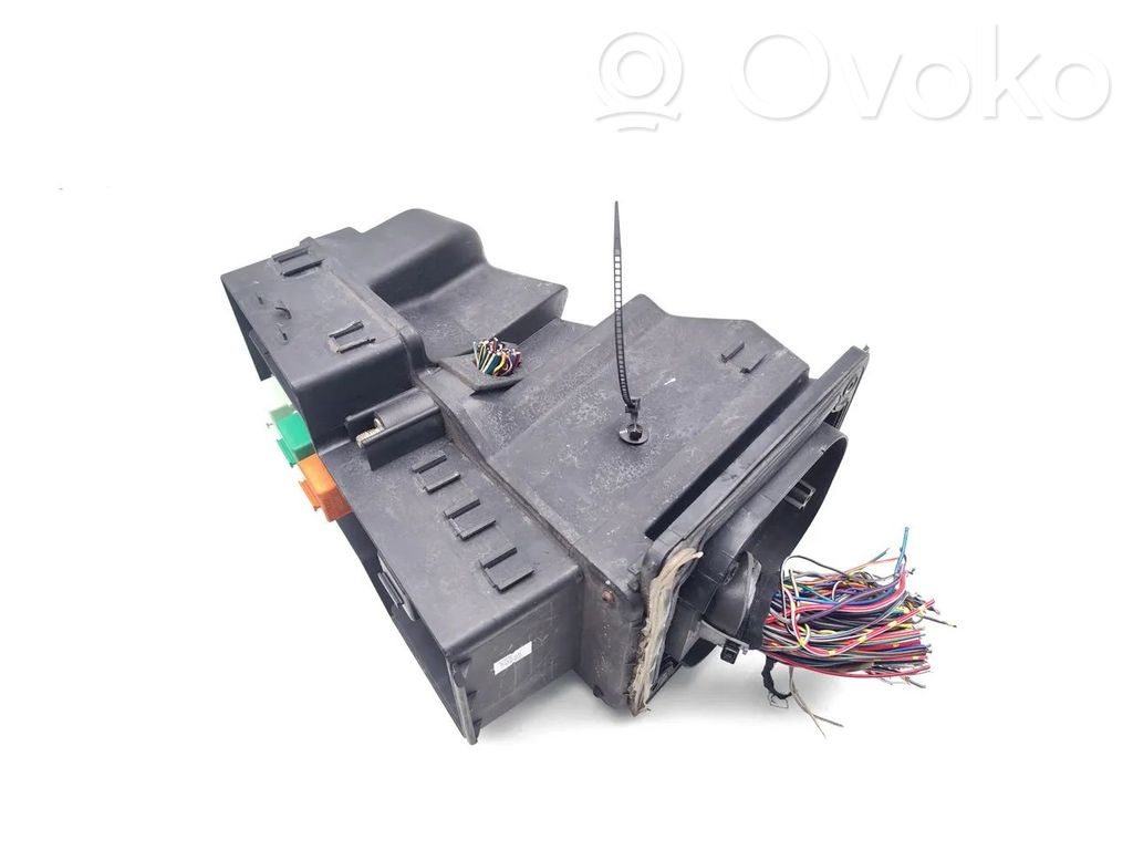 Fuse module   8353221