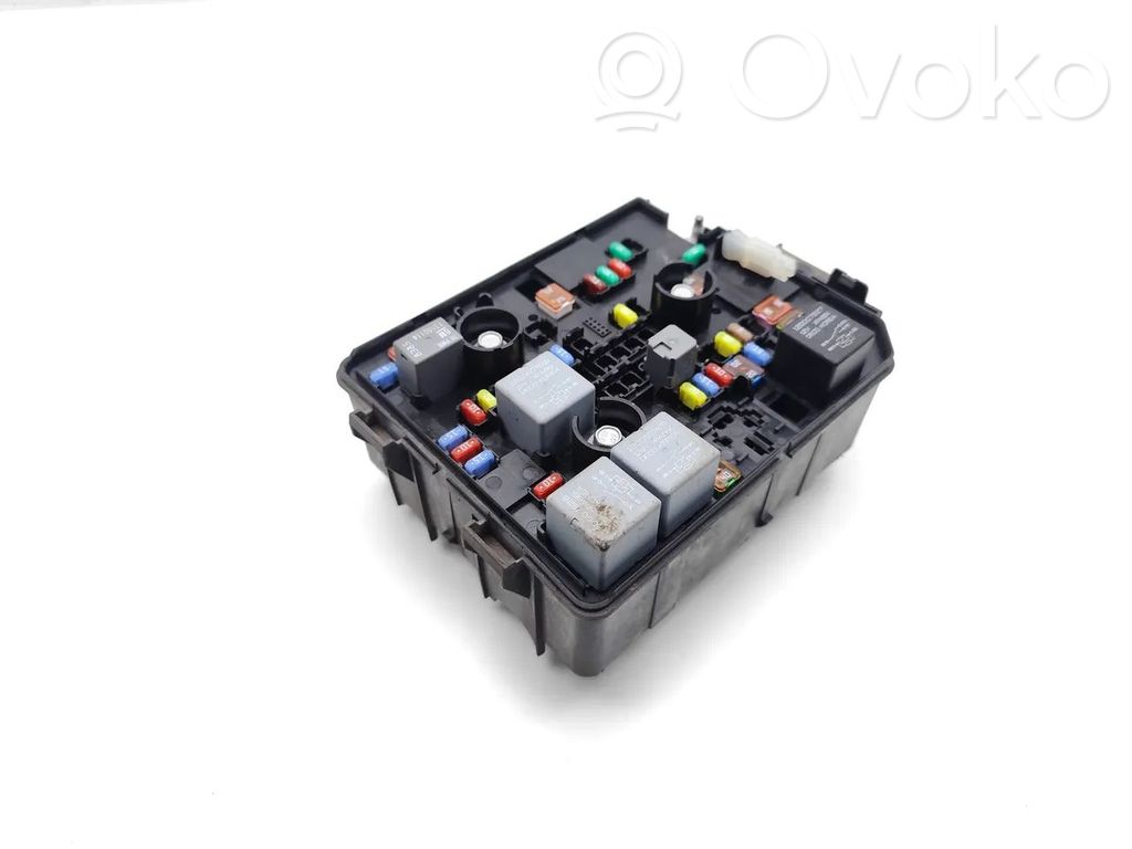 Opel Corsa E Fuse module 
