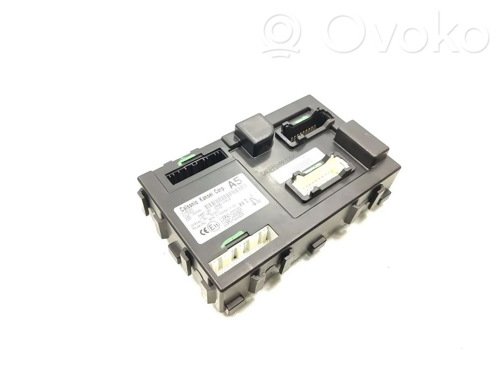 Nissan Juke I F15 Unidad de control/módulo de carrocería central 