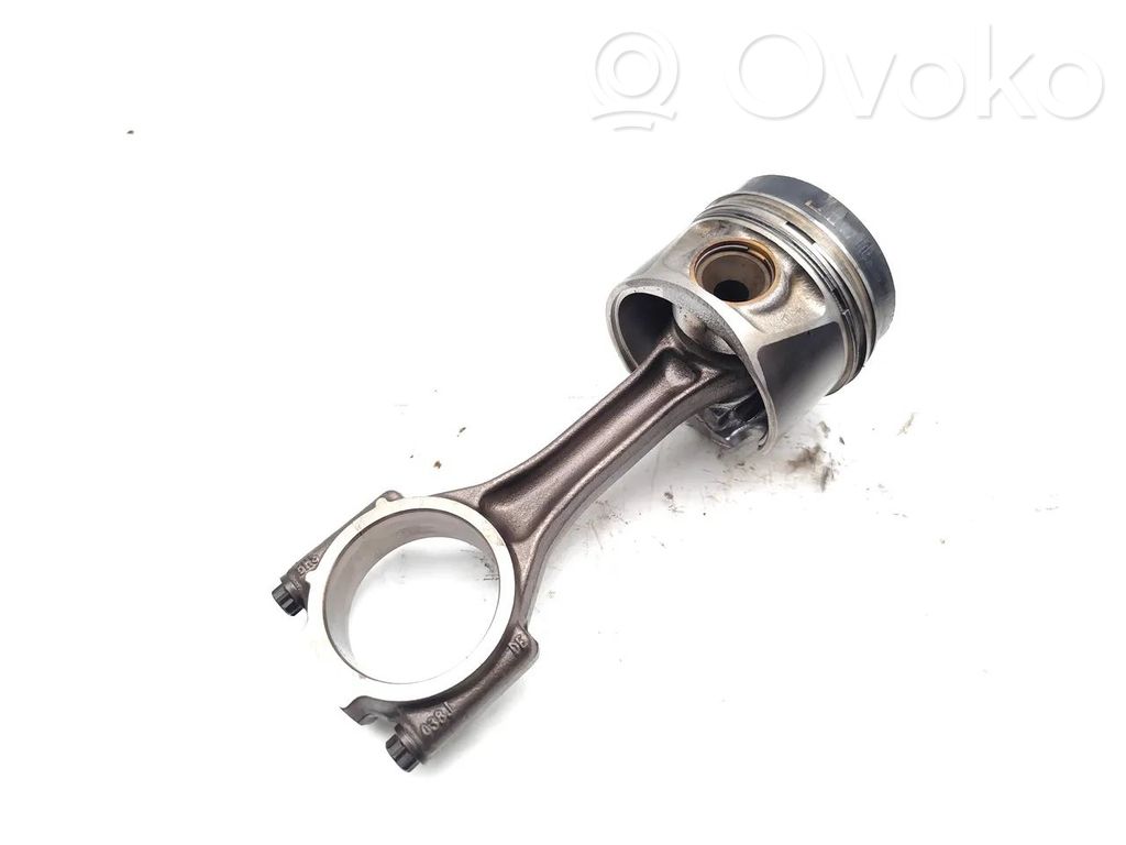 Volkswagen Passat Alltrack Piston with connecting rod 