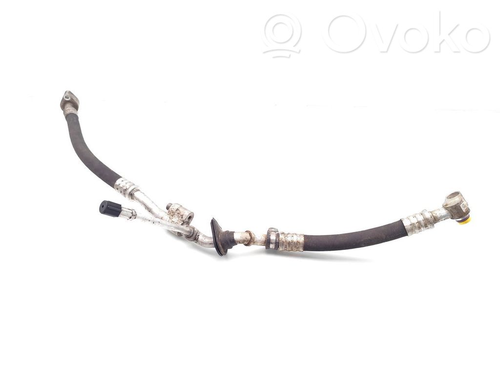 Volkswagen Touareg I Ilmastointilaitteen putki (A/C) 