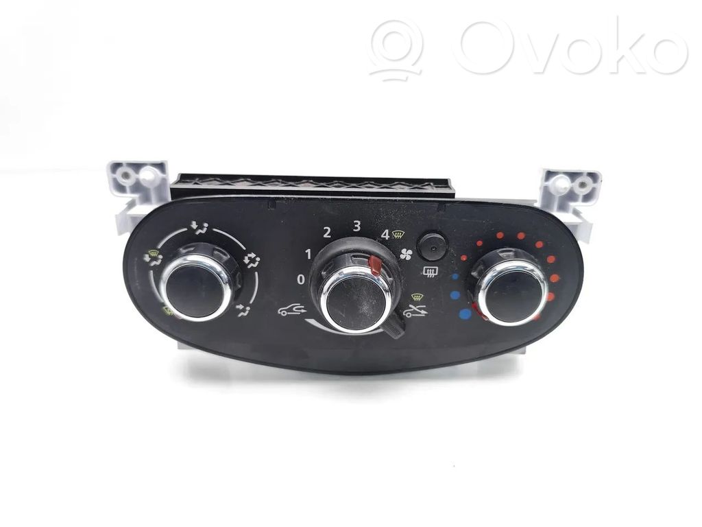 Dacia Duster Climate control unit 