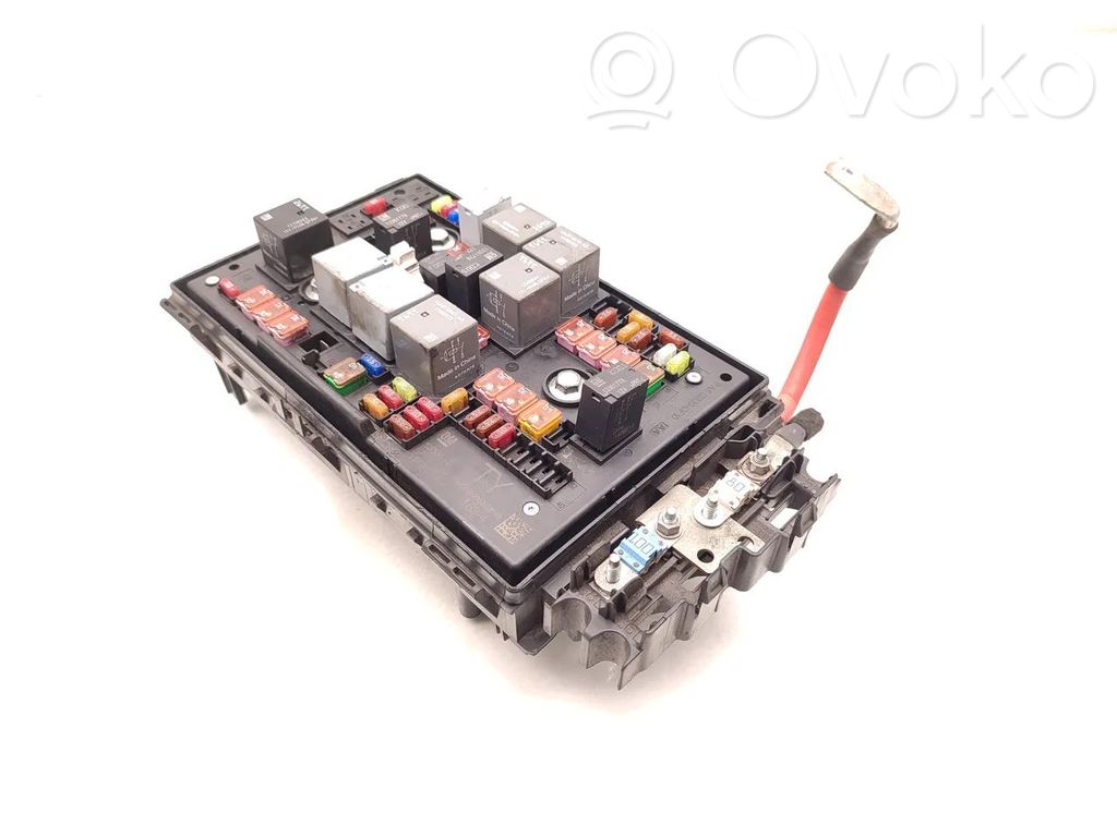 Opel Astra J Fuse module 