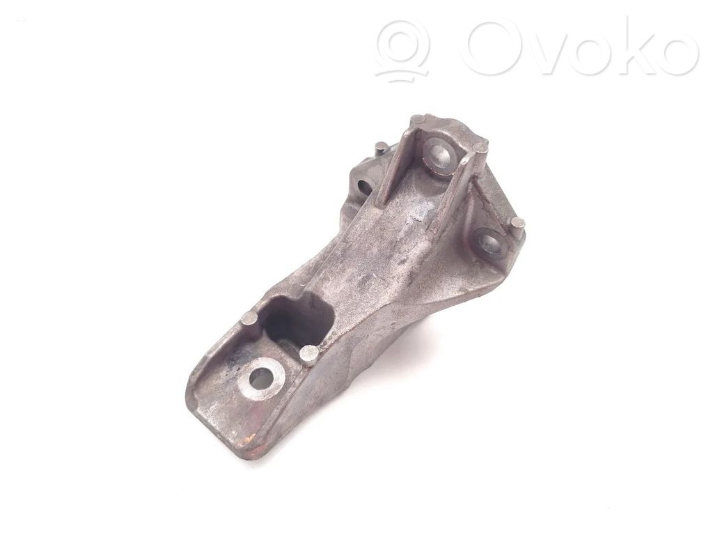 Engine mounting bracket   CPLA6061CB