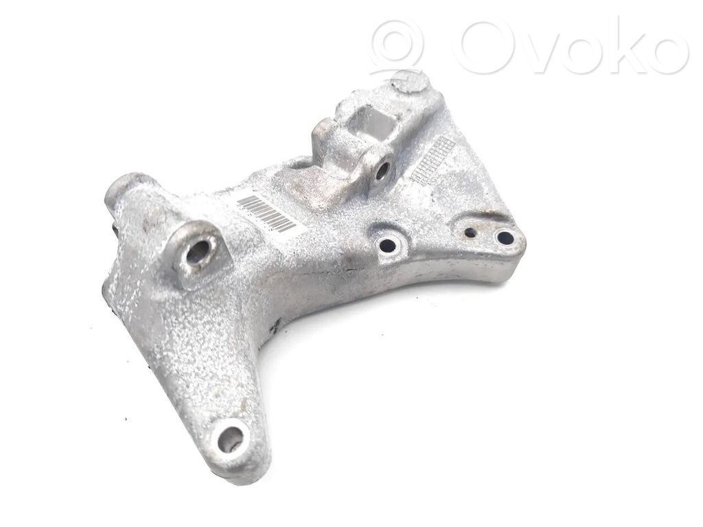 Volvo V40 Generator/alternator bracket 