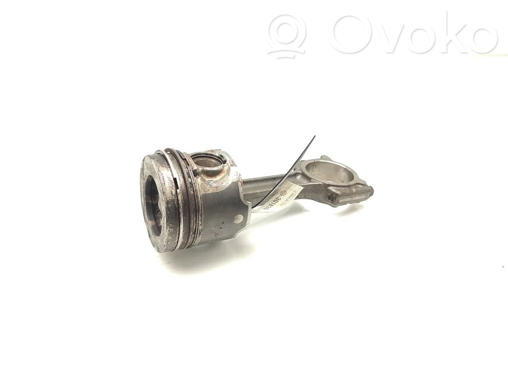Renault Clio III Piston with connecting rod 